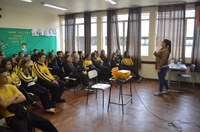 Escola Estadual Leonardo Salata recebe palestra sobre o Parlamento Jovem