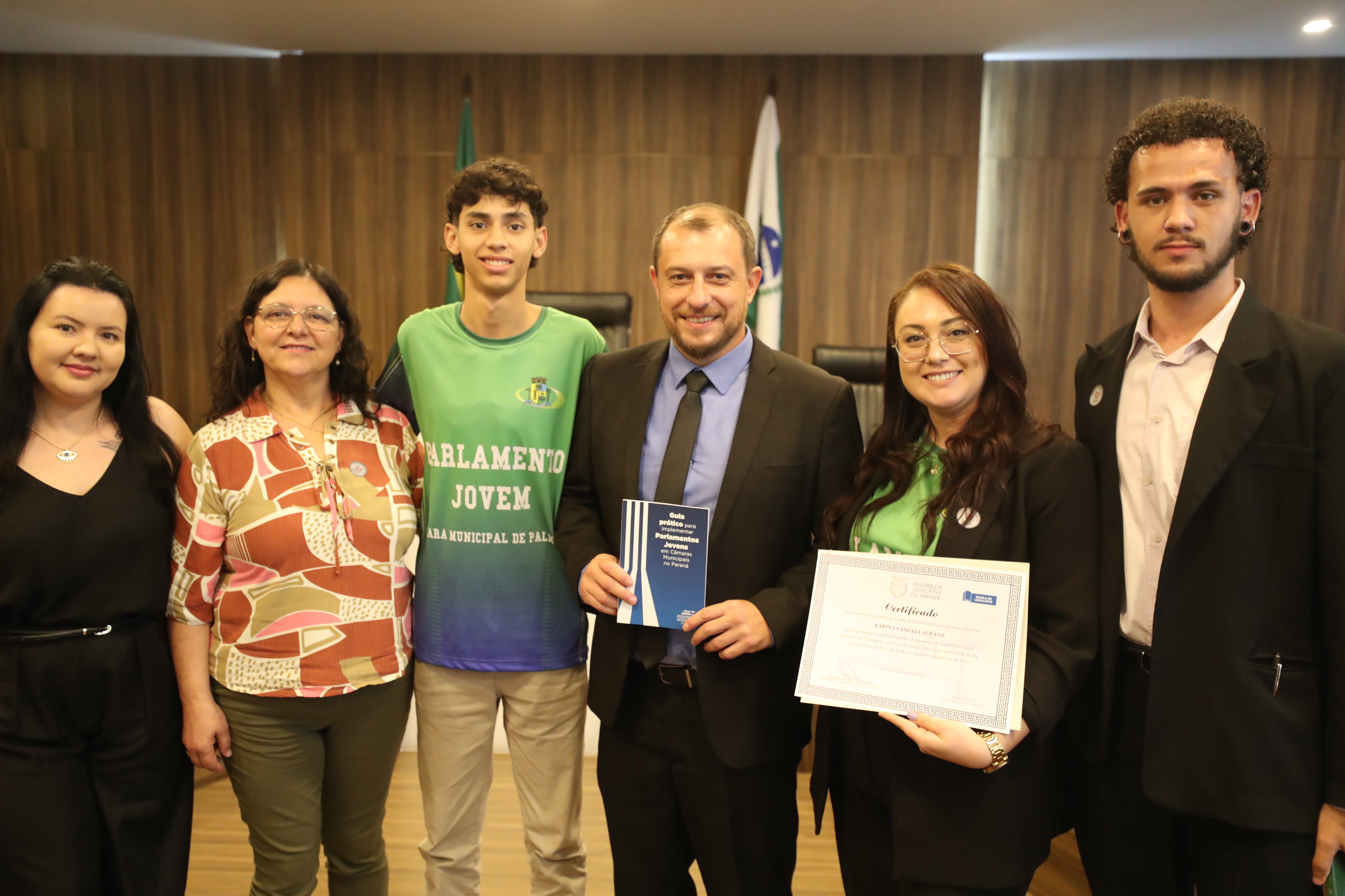 PARLAMENTO JOVEM DE PALMEIRA É APRESENTADO NO LANÇAMENTO DA CARTILHA "GUIA PRÁTICO PARA IMPLEMENTAR PARLAMENTOS JOVENS EM CÂMARAS MUNICIPAIS NO PARANÁ" 